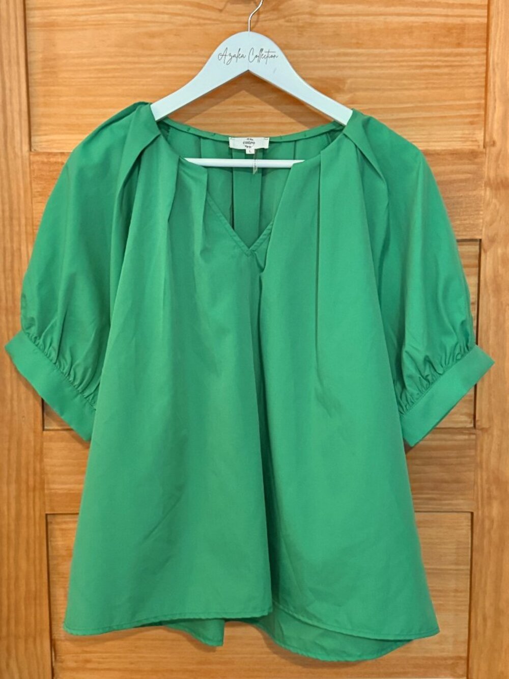 ENTRO Boutique Kelly Green Puff Sleeve Pleated V Neck Blouse Women's size L